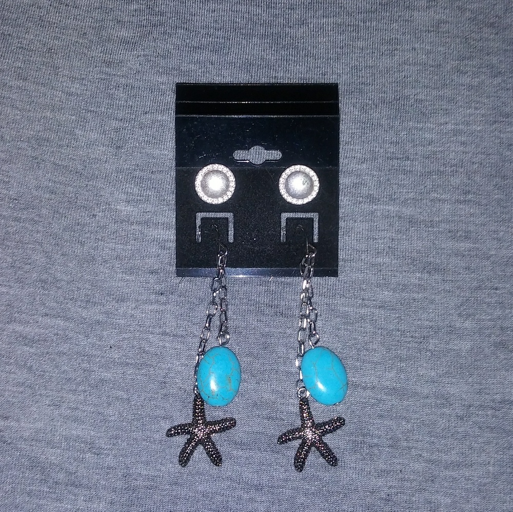 🌸Turquoise stone w/ silver starfish & posts.